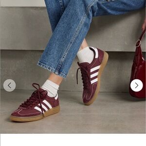 SPORTY & RICH X ADIDAS ORIGINALS
Handball Spezial - Merlot